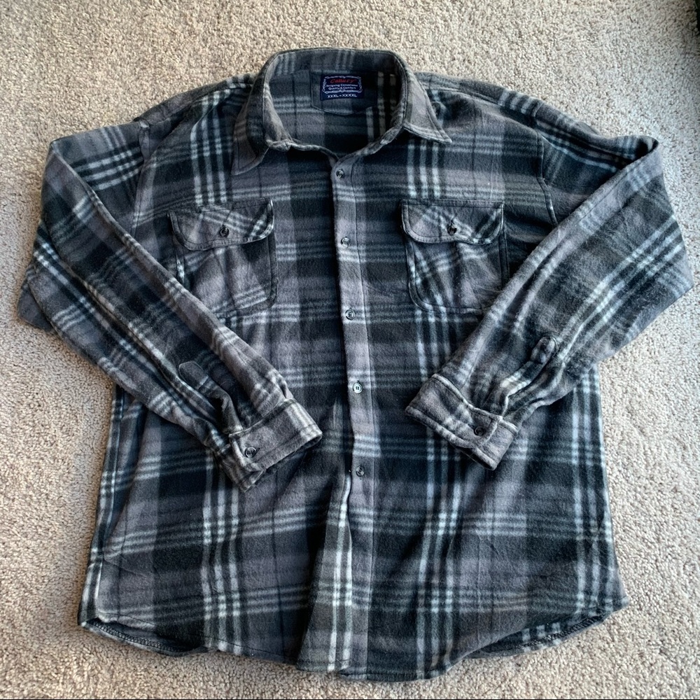 Men’s button- down flannel